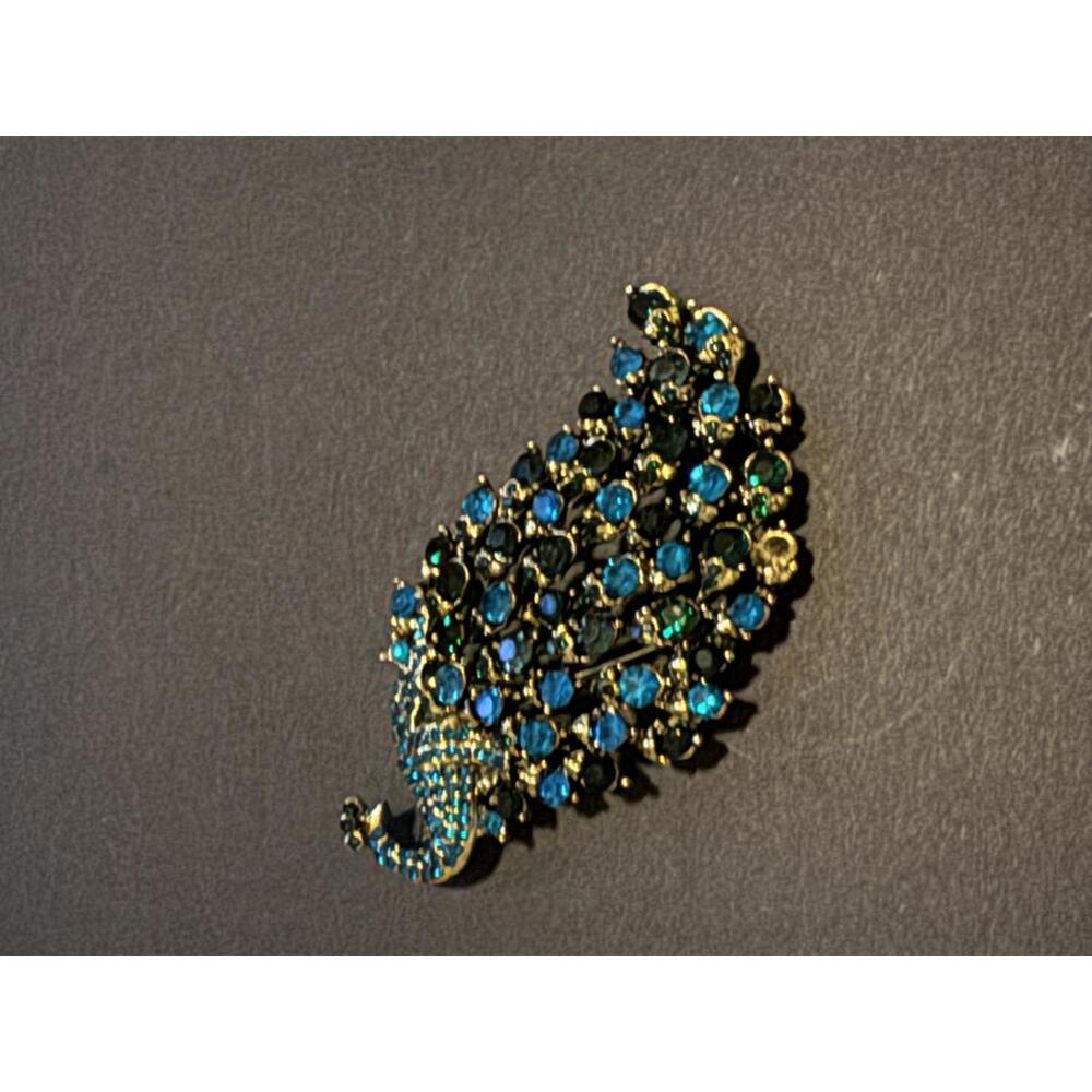 Elegant Peacock Feather Brooch with Blue Stones 450